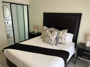 17 Elizabeth Place - Beautiful and spacious self catering 3 bedroom unit next to Kyalami Racetrack with free WiFi - Perfect for a big family in Midrand Waterfall